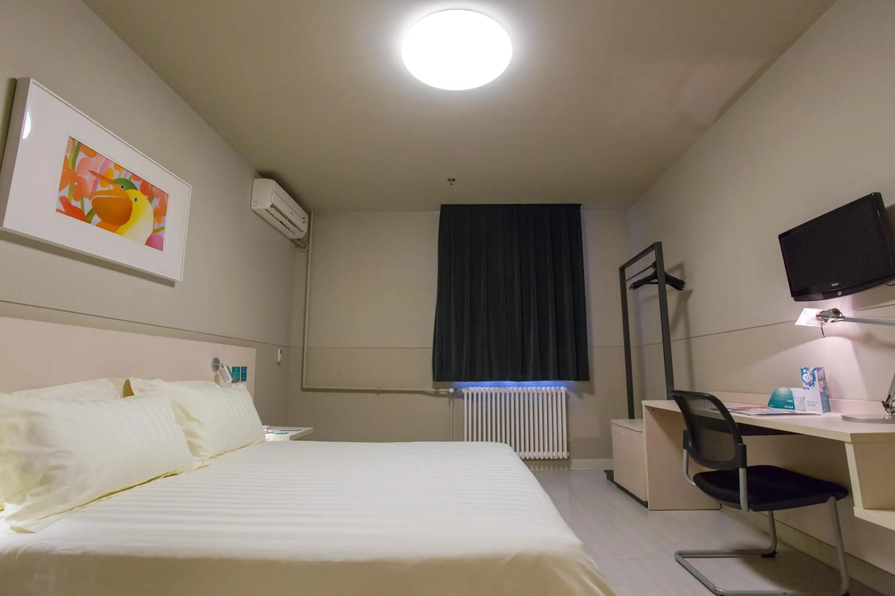 Photo of the whole room in Jinjiang Inn Beijing Xisi