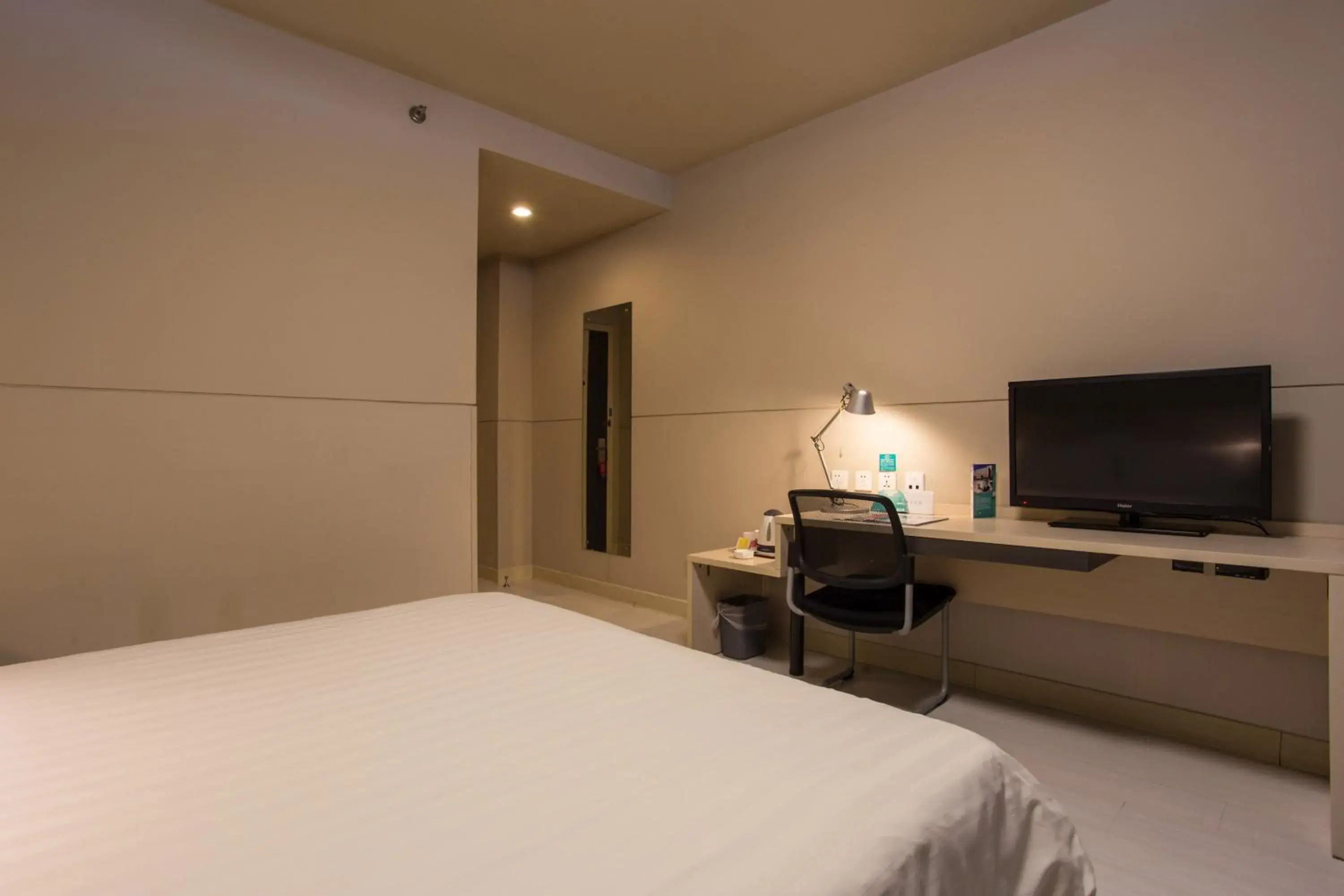 Bed in Jinjiang Inn Baoji High-speed Rail Station Bed in Jinjiang Inn Baoji High-speed Rail Station