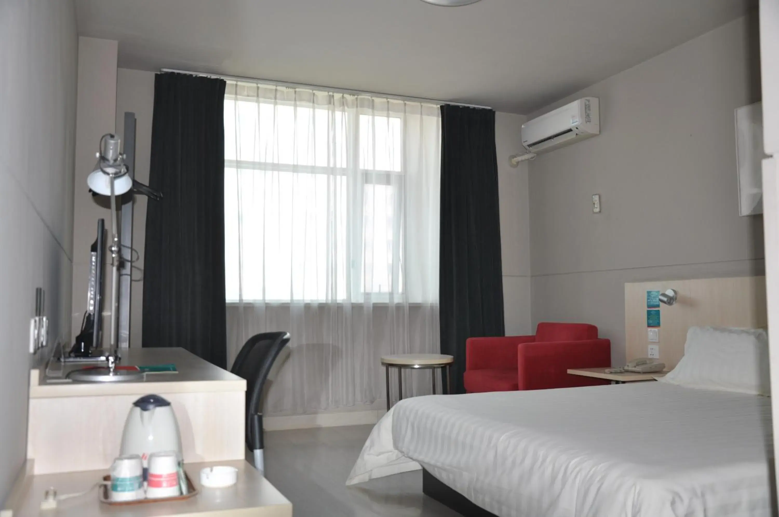 Bed in Jinjiang Inn Baoji High-speed Rail Station Bed in Jinjiang Inn Baoji High-speed Rail Station