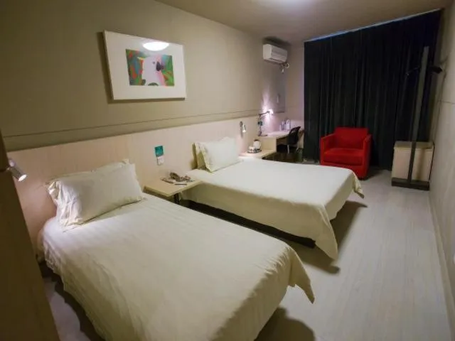 Bed in Jinjiang Inn Changzhou, Tianning Temple