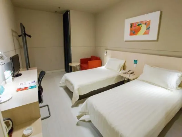 Bed in Jinjiang Inn Wuhan Jiangtan Nanjing Road Science Museum