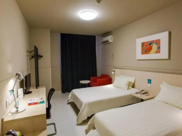 Bed in Jinjiang Inn Wuhan Jiangtan Nanjing Road Science Museum