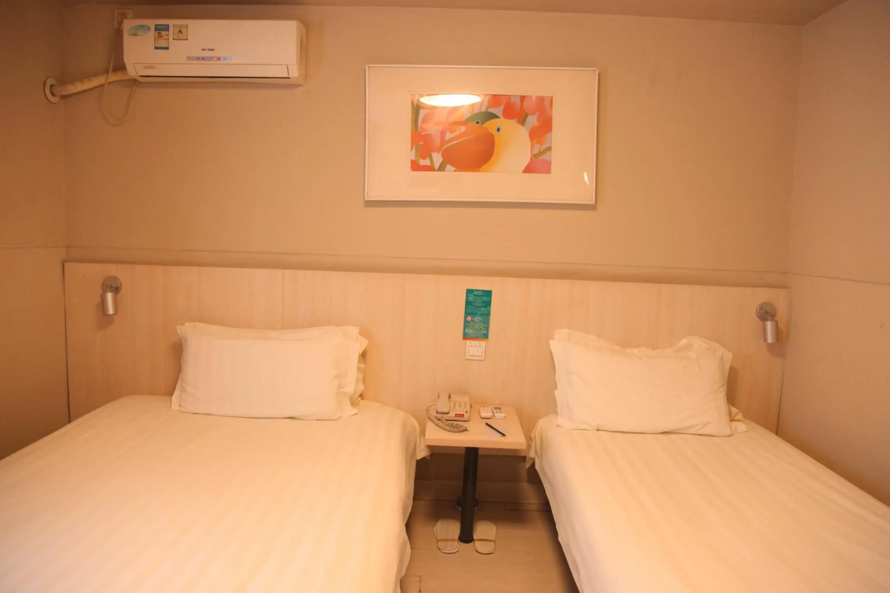 Bed in Jinjiang Inn Beijing Zoo Bed in Jinjiang Inn Beijing Zoo