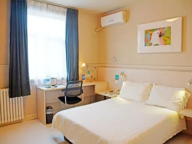 Bed in Jinjiang Inn Baoding Military School Square Bed in Jinjiang Inn Baoding Military School Square