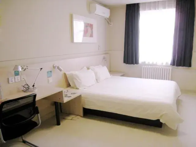 Bed in Jinjiang Inn Baoding Military School Square Bed in Jinjiang Inn Baoding Military School Square