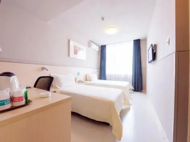 Bed in Jinjiang Inn Xi'an Giant Wild Goose Pagoda Bed in Jinjiang Inn Xi'an Giant Wild Goose Pagoda