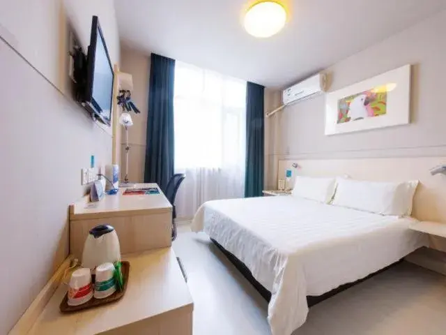 Bed in Jinjiang Inn Xi'an Giant Wild Goose Pagoda Bed in Jinjiang Inn Xi'an Giant Wild Goose Pagoda