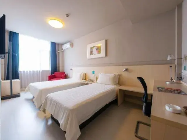 Bed in Jinjiang Inn Xi'an Giant Wild Goose Pagoda Bed in Jinjiang Inn Xi'an Giant Wild Goose Pagoda