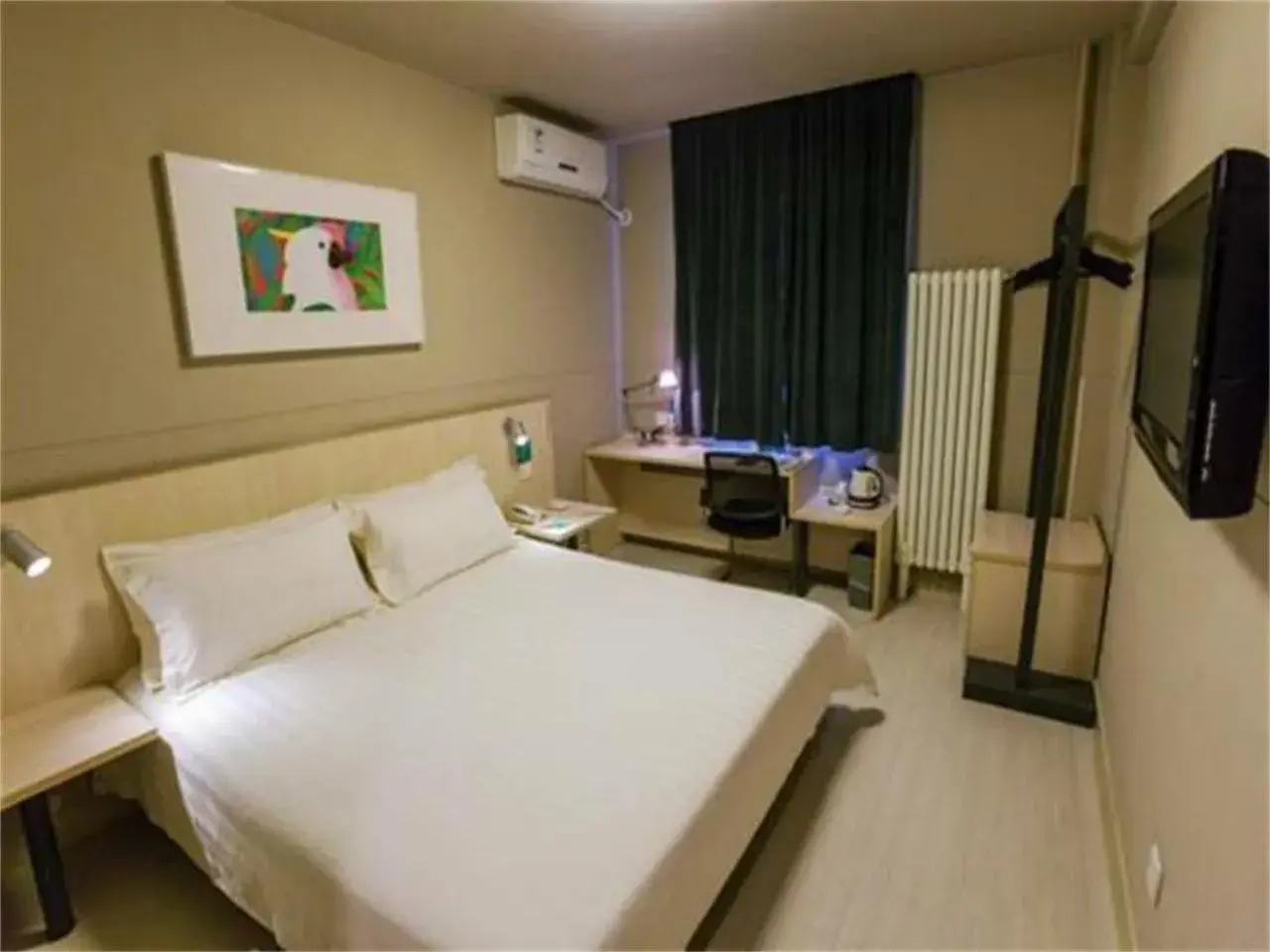 Photo of the whole room, Bed in Jinjiang Inn Beijing Zhushikou Photo of the whole room, Bed in Jinjiang Inn Beijing Zhushikou