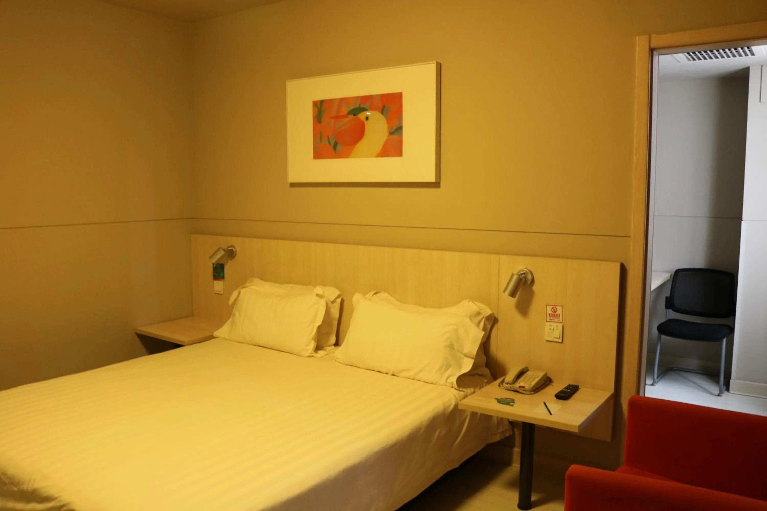 Bed in Jinjiang Inn Beijing Tongzhou Beiyuan Subway Station