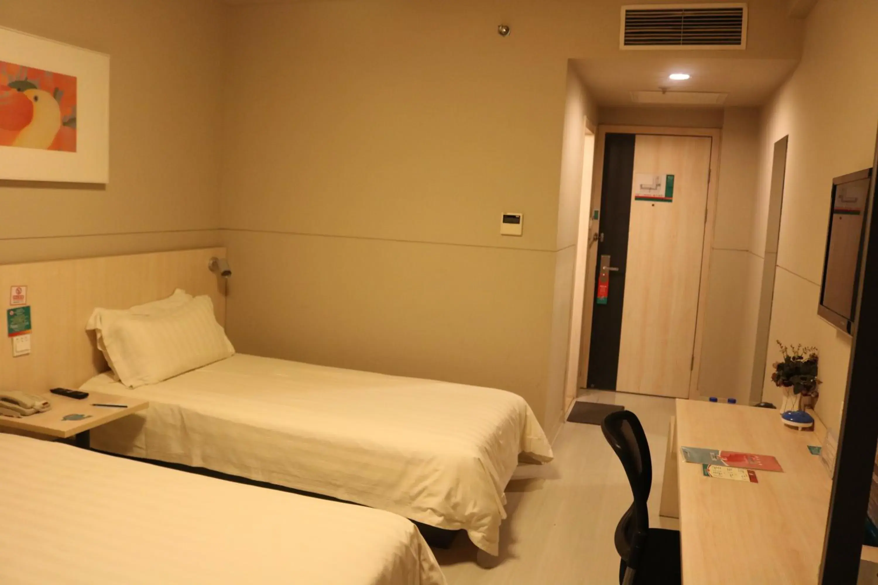 Property building, Bed in Jinjiang Inn Beijing Tongzhou Beiyuan Subway Station Property building, Bed in Jinjiang Inn Beijing Tongzhou Beiyuan Subway Station
