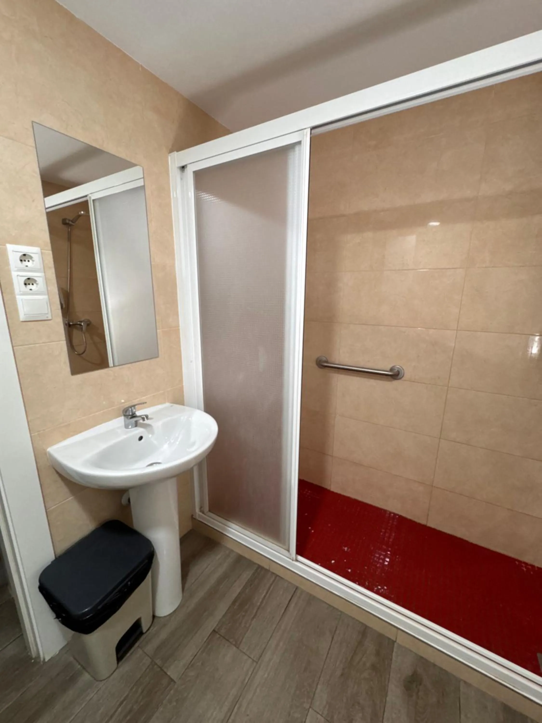 Shower in Hotel Serramar