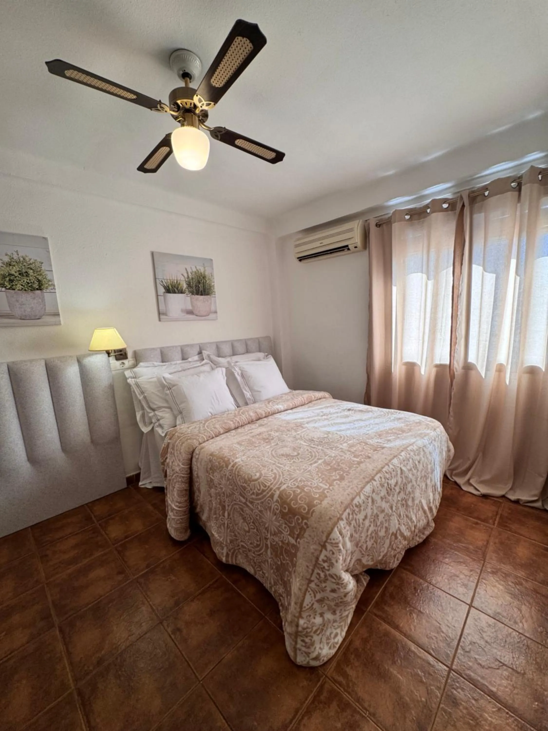 Toilet, Bed in Hotel Serramar