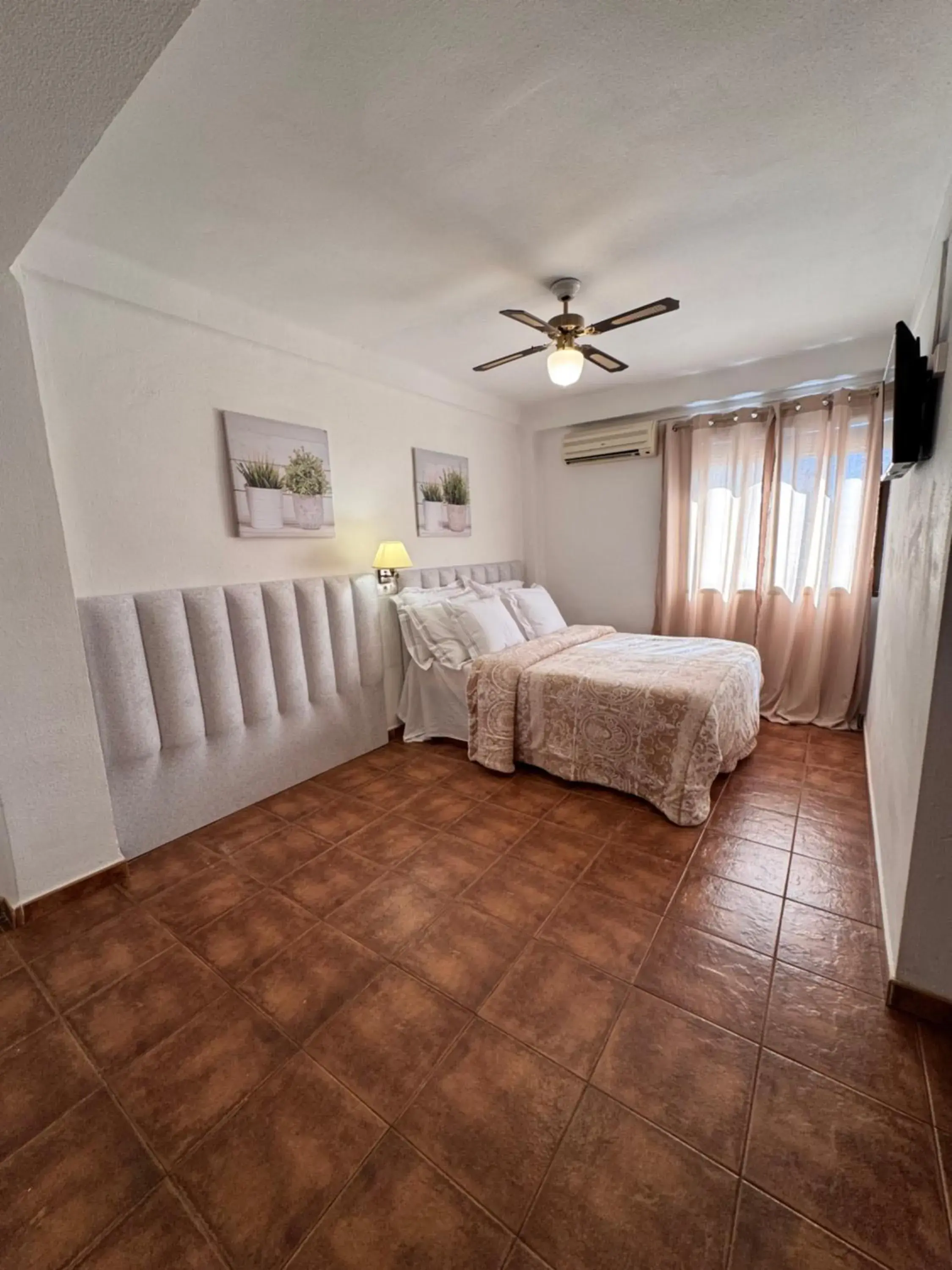 Small Single Room in Hotel Serramar Small Single Room in Hotel Serramar