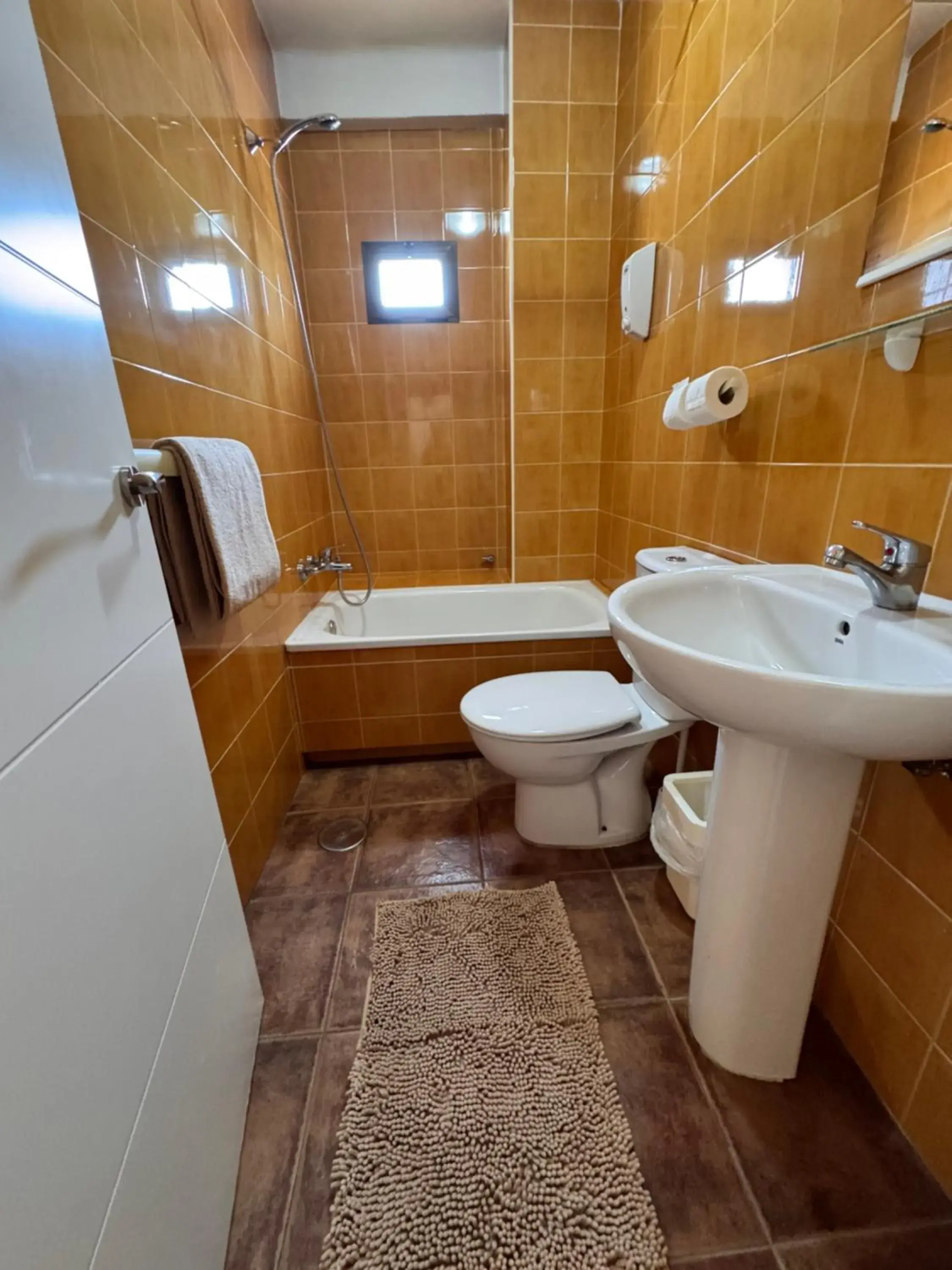 Single Room with Private Bathroom in Hotel Serramar Single Room with Private Bathroom in Hotel Serramar