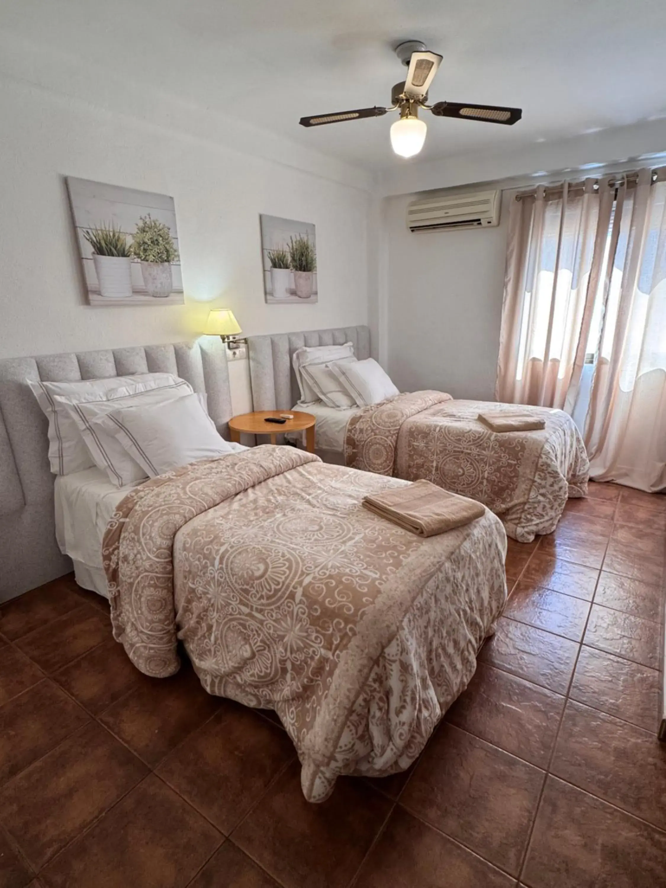 Quadruple Room with Shared Bathroom in Hotel Serramar Quadruple Room with Shared Bathroom in Hotel Serramar