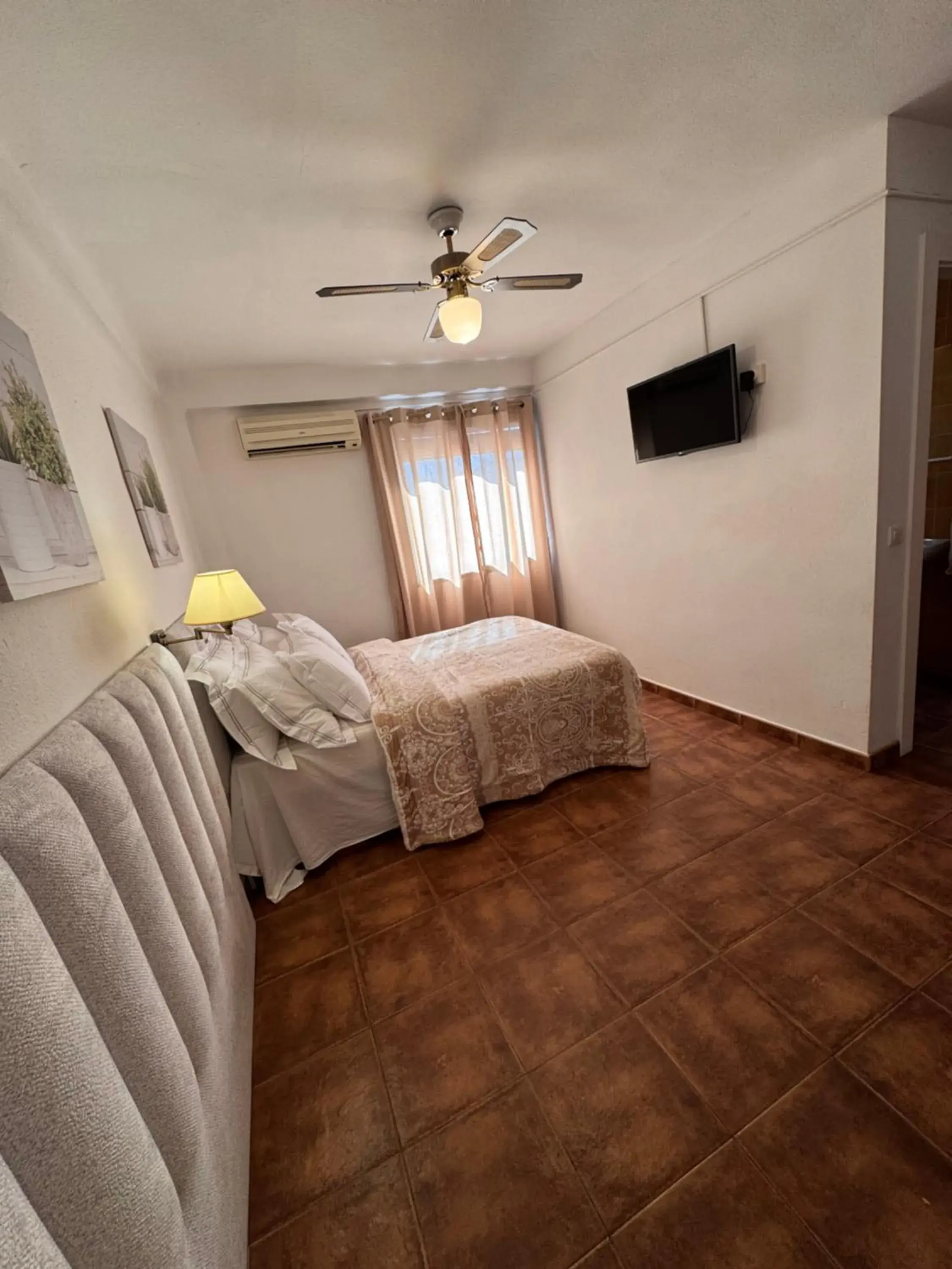 Small Single Room in Hotel Serramar Small Single Room in Hotel Serramar