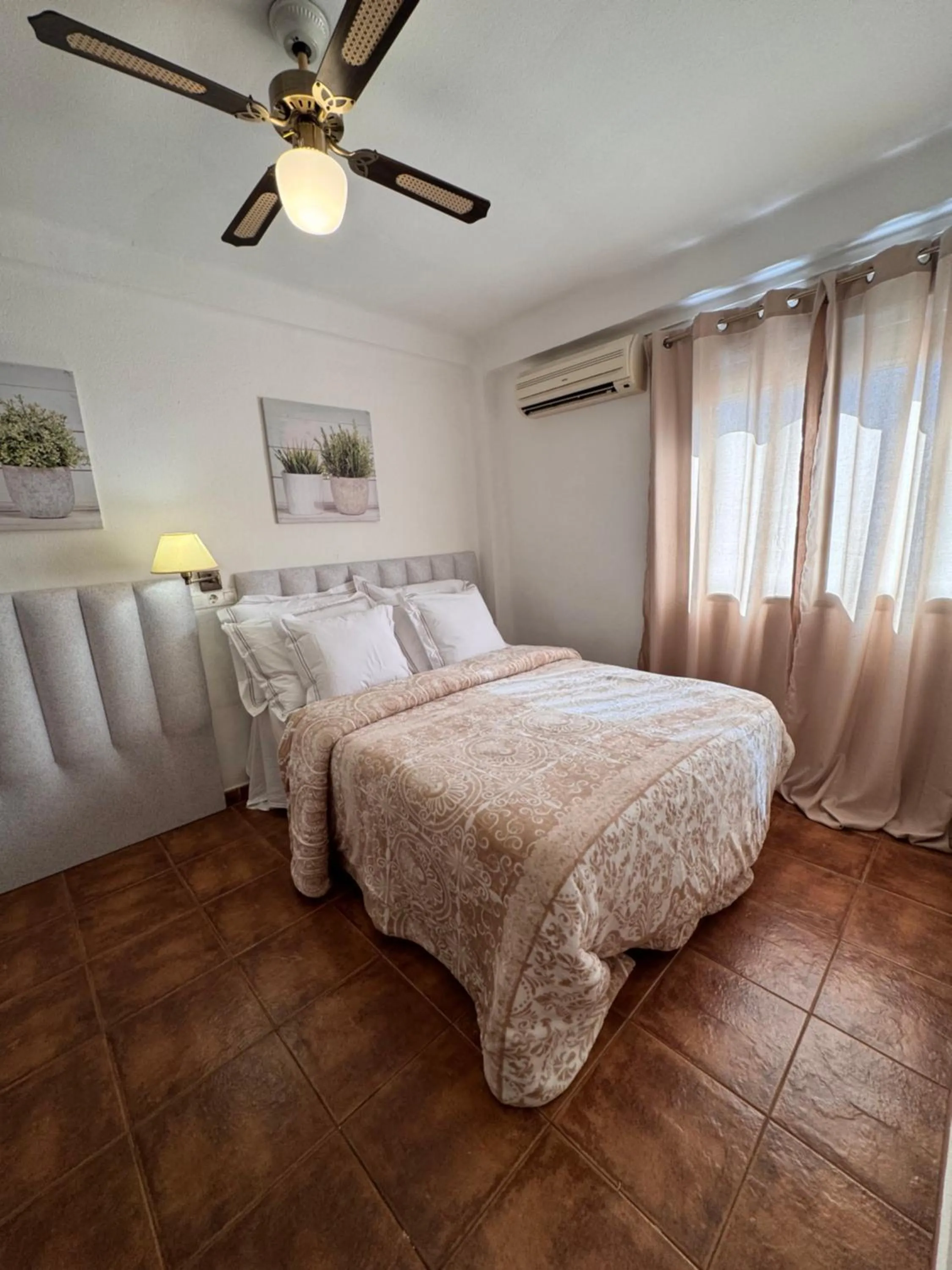 Toilet, Bed in Hotel Serramar