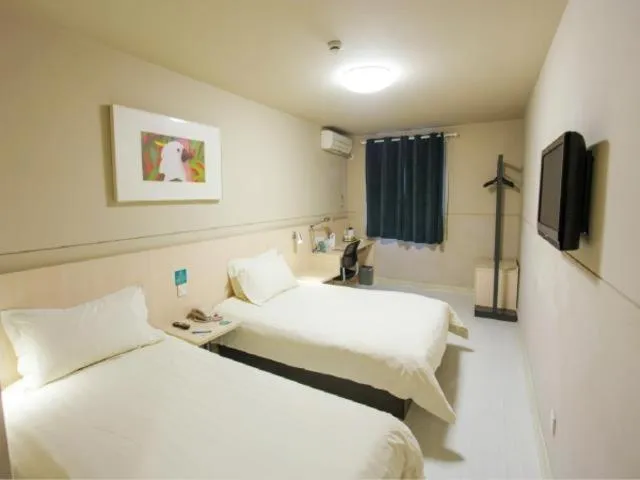 Bed in Jinjiang Inn Xinxiang Railway Station