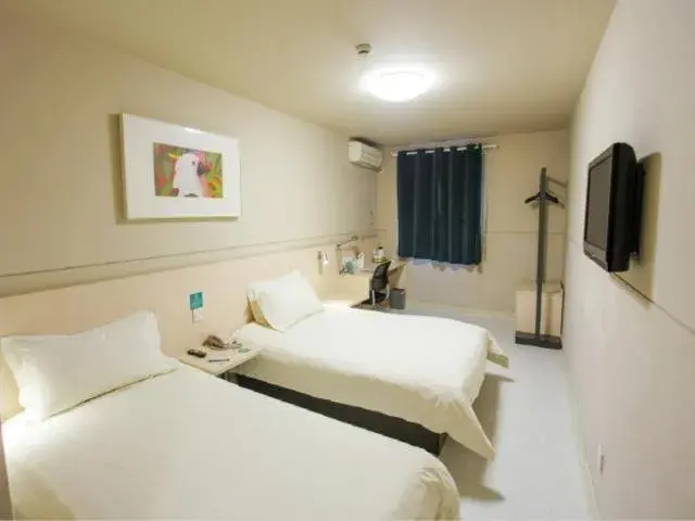 Bed in Jinjiang Inn Xinxiang Railway Station Bed in Jinjiang Inn Xinxiang Railway Station