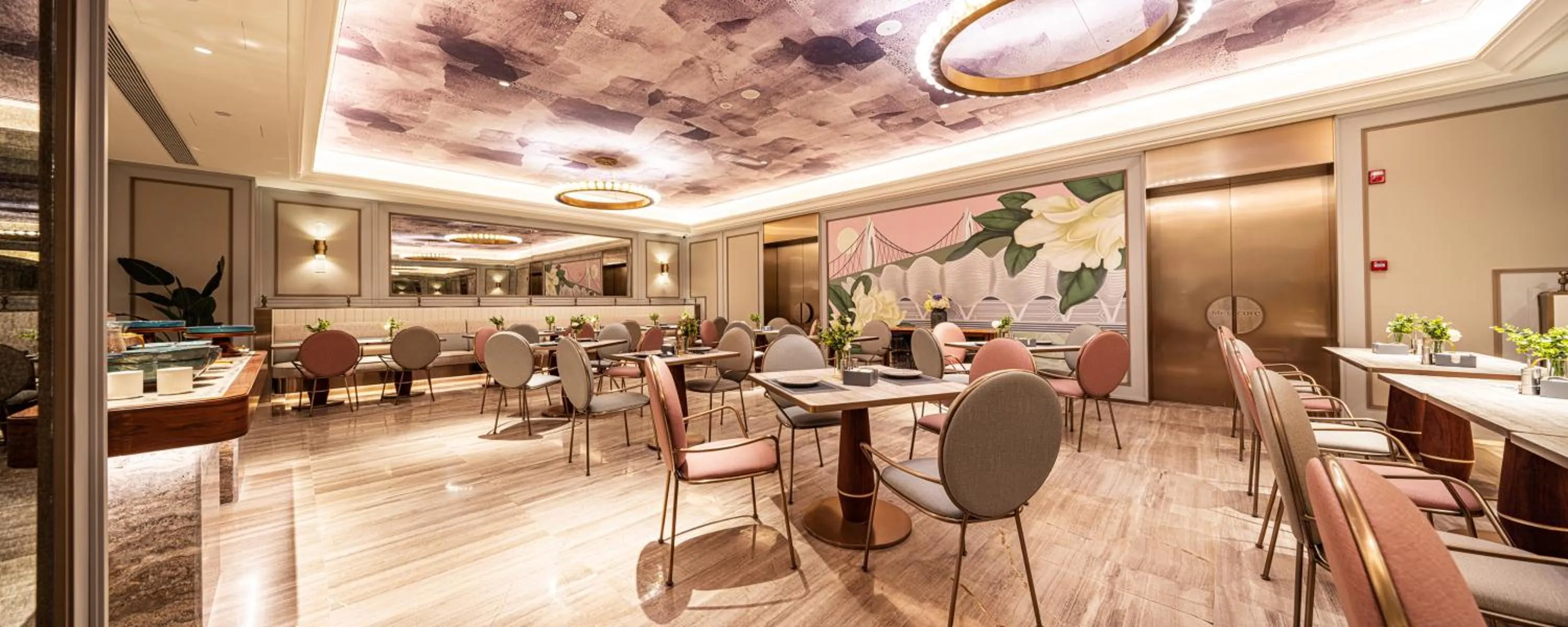 Restaurant/places to eat in Mercure Xian Dazhai Road