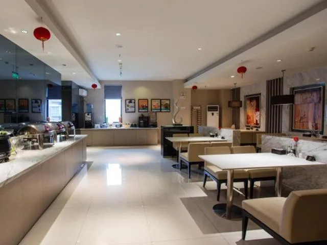 Restaurant/places to eat in Jinjiang Inn Shanghai Hongqiao Hinge Tianshan West Road