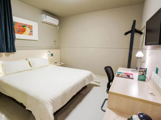 Bedroom in Jinjiang Inn Shanghai Hongqiao Hinge Tianshan West Road