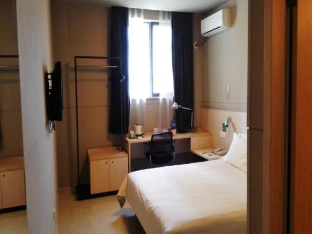 Bed in Jinjiang Inn Xuzhou Golden Eagle International Shopping Center Jiahe East Street Hotel