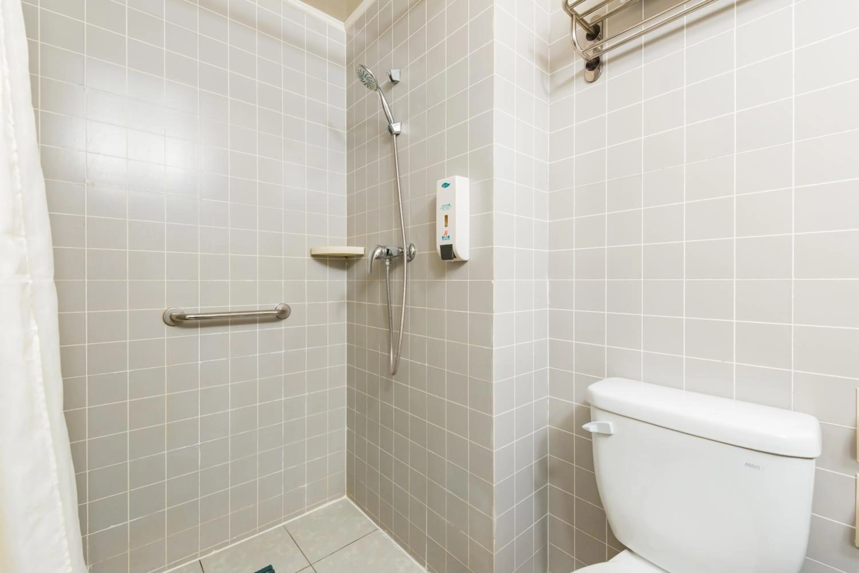 Shower in Jinjiang Inn Shanghai Light Textile Market Caoan Road