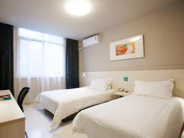 Bed in Jinjiang Inn Wuxi Central Station