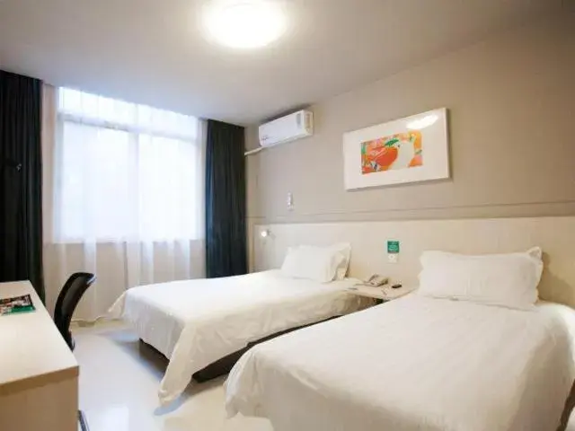 Bed in Jinjiang Inn Wuxi Central Station Bed in Jinjiang Inn Wuxi Central Station