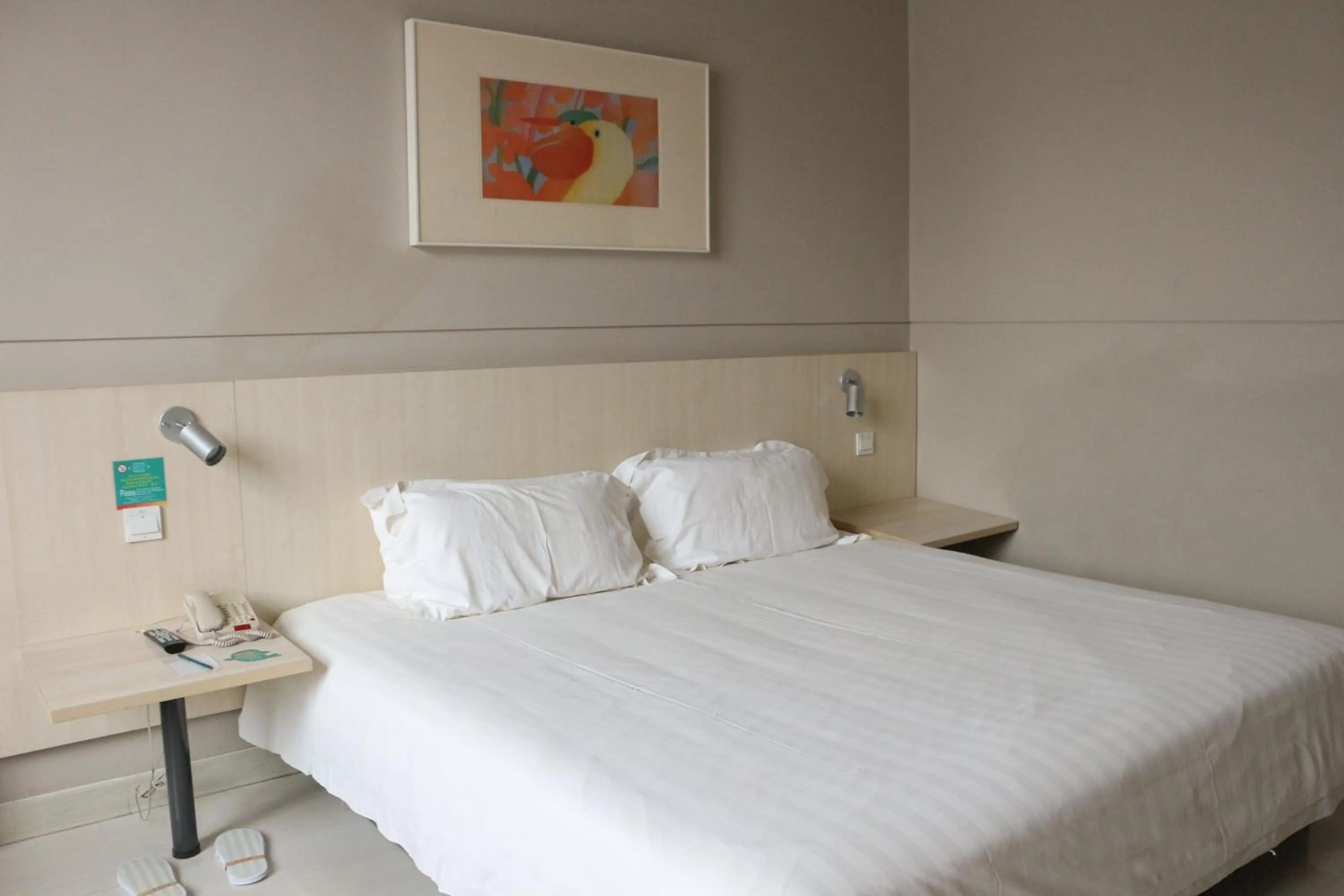 Bed in Jinjiang Inn Shanghai Chedun Studios