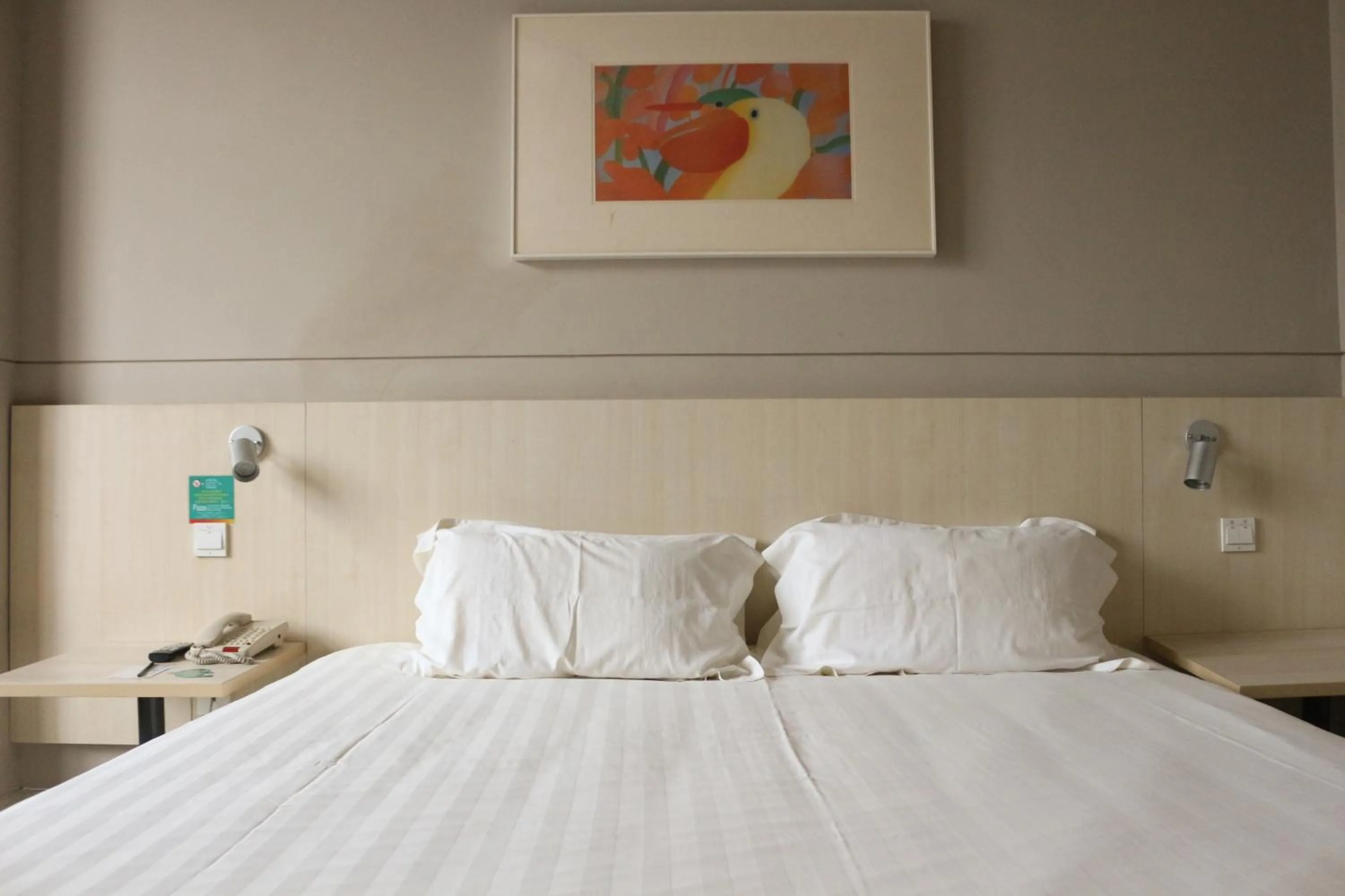 Bed in Jinjiang Inn Shanghai Chedun Studios