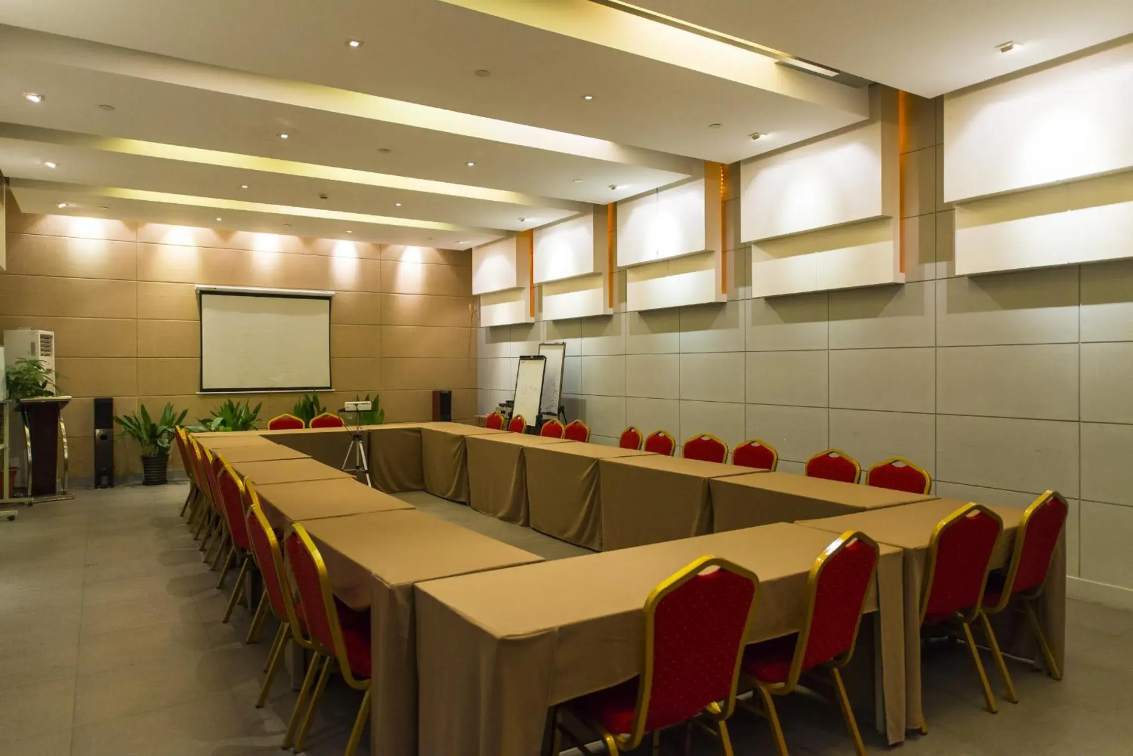 Meeting/conference room, Business Area/Conference Room in Jinjiang Inn Shanghai Hongqiao Hub National Convention Center Branch