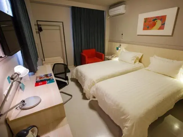 Bedroom, Bed in Jinjiang Inn Shanghai Hongqiao Hub National Convention Center Branch