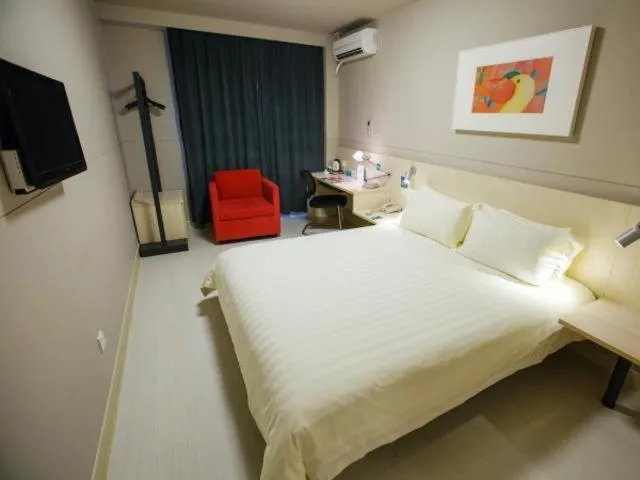 Bedroom, Bed in Jinjiang Inn Shanghai Hongqiao Hinge National Exhibition Centre