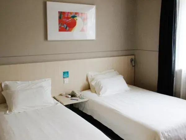 Bed in Jinjiang Inn Chengdu Dufu Thatched Cottage Bed in Jinjiang Inn Chengdu Dufu Thatched Cottage