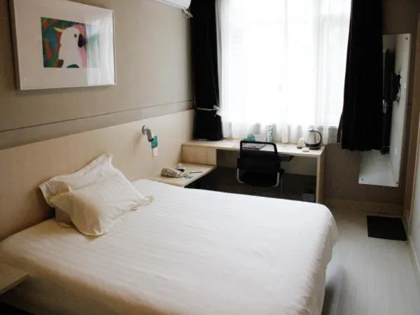 Bed in Jinjiang Inn Chengdu Dufu Thatched Cottage