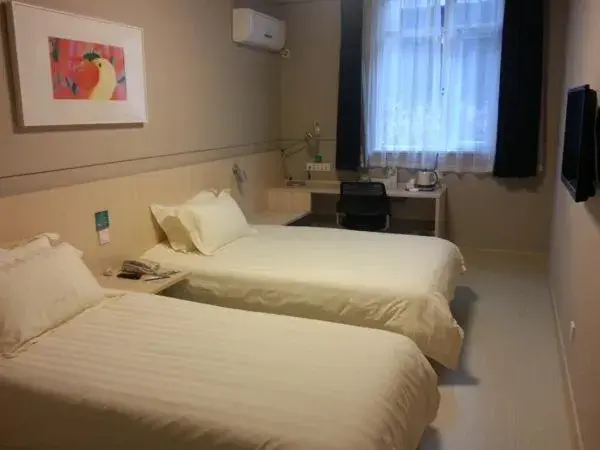 Bed in Jinjiang Inn Chengdu Dufu Thatched Cottage Bed in Jinjiang Inn Chengdu Dufu Thatched Cottage