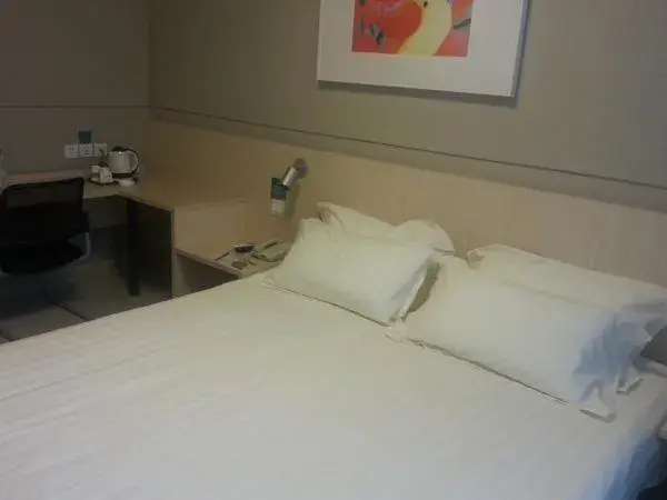 Bed in Jinjiang Inn Chengdu Dufu Thatched Cottage Bed in Jinjiang Inn Chengdu Dufu Thatched Cottage