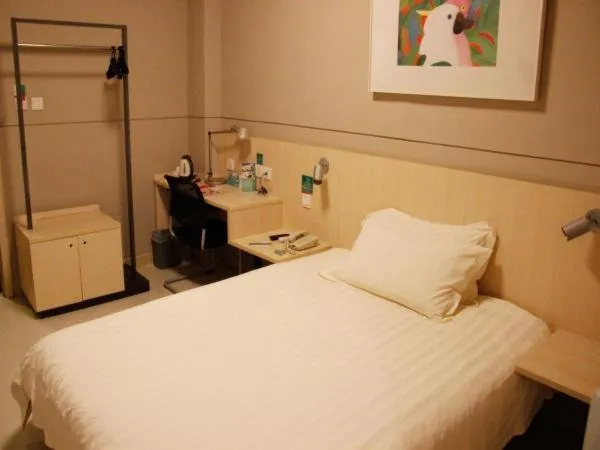 Bed in Jinjiang Inn Chengdu Dufu Thatched Cottage