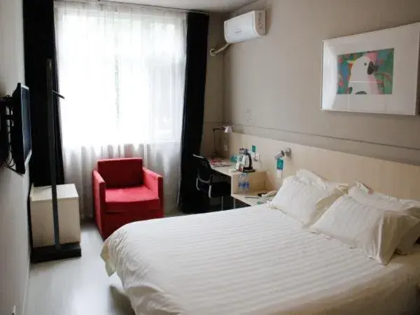 Bed in Jinjiang Inn Chengdu Dufu Thatched Cottage Bed in Jinjiang Inn Chengdu Dufu Thatched Cottage