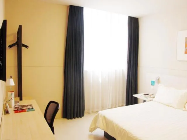 Bed in Jinjiang Inn Anyang Railway Station