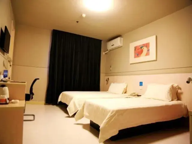 Bed in Jinjiang Inn Hengshui Railway Station Bed in Jinjiang Inn Hengshui Railway Station