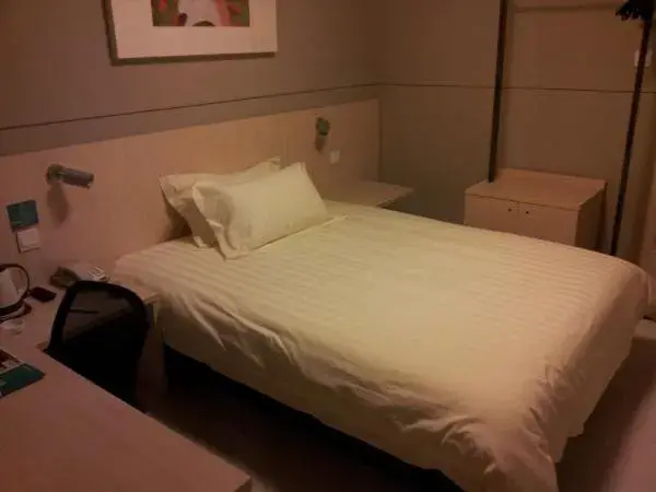 Bed in Jinjiang Inn Hengshui Railway Station Bed in Jinjiang Inn Hengshui Railway Station