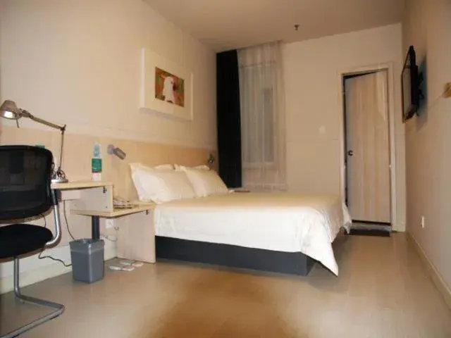 Bed in Jinjiang Inn Zhangjiakou Xuanhua People's Park Bed in Jinjiang Inn Zhangjiakou Xuanhua People's Park