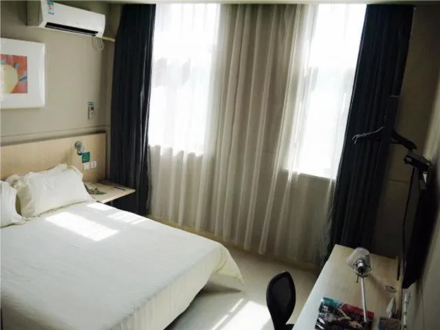 Bed in Jinjiang Inn Zhuji Datang
