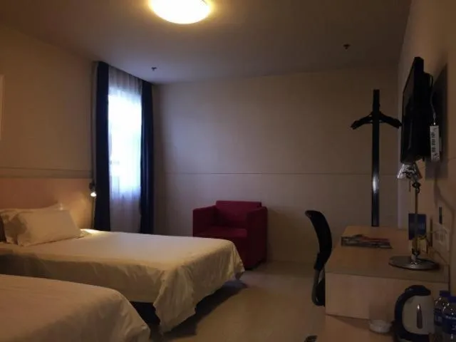 Bed in Jinjiang Inn Langfang High-speed Railwy Station Yinhe South Road
