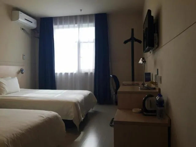 Bed in Jinjiang Inn Langfang High-speed Railwy Station Yinhe South Road