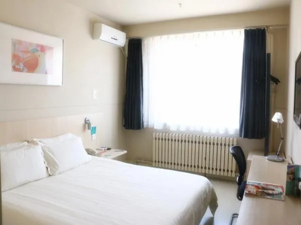 Bed in Jinjiang Inn Fuxin Sanyiba Park